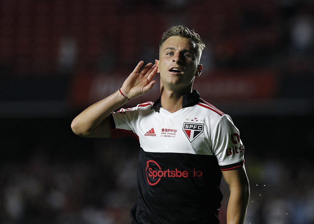 Galoppo planeja retorno e detona gramado de estádio do rival
