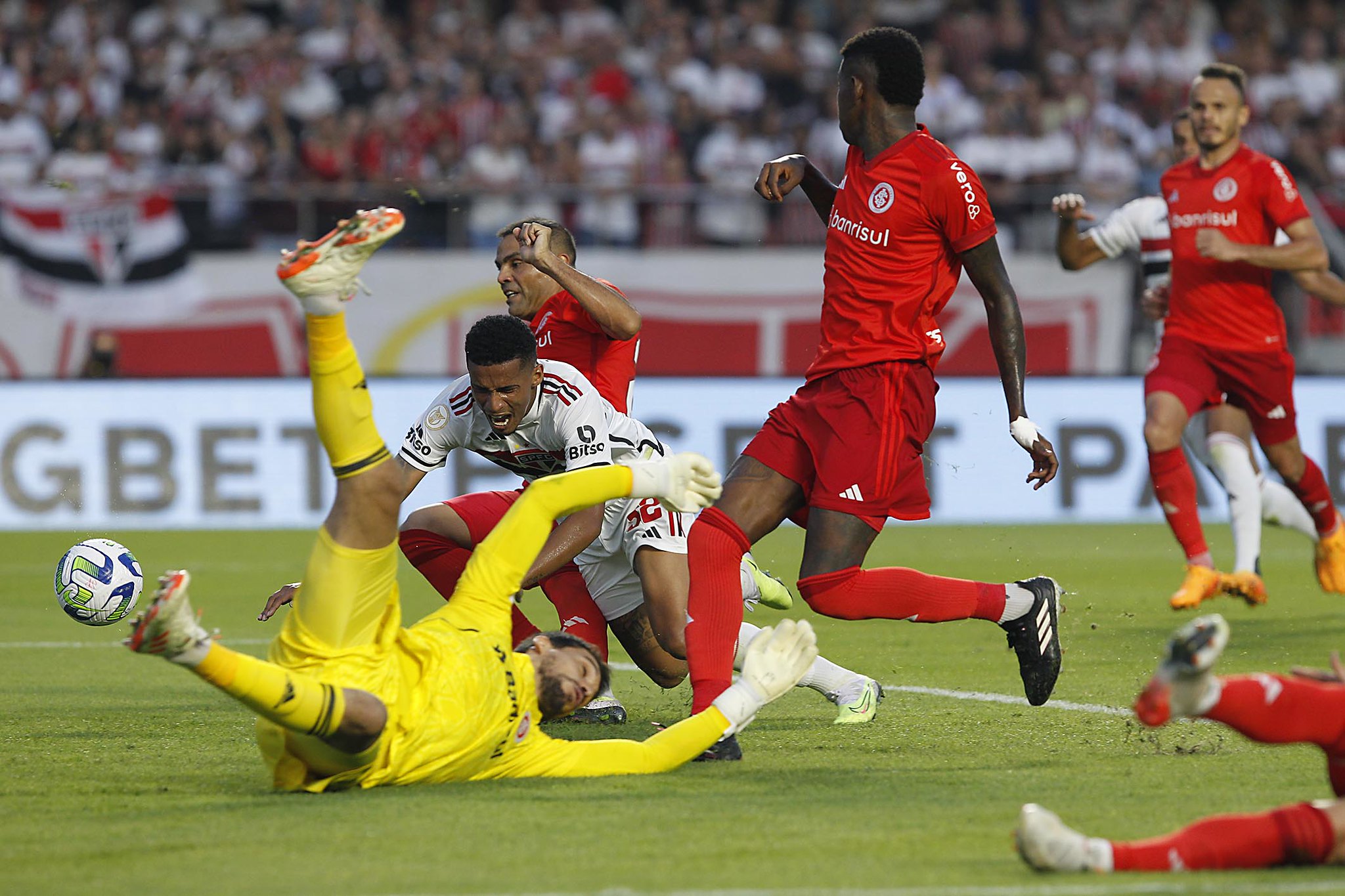 internacional e são paulo se enfrentam pelo campeonato brasileiro