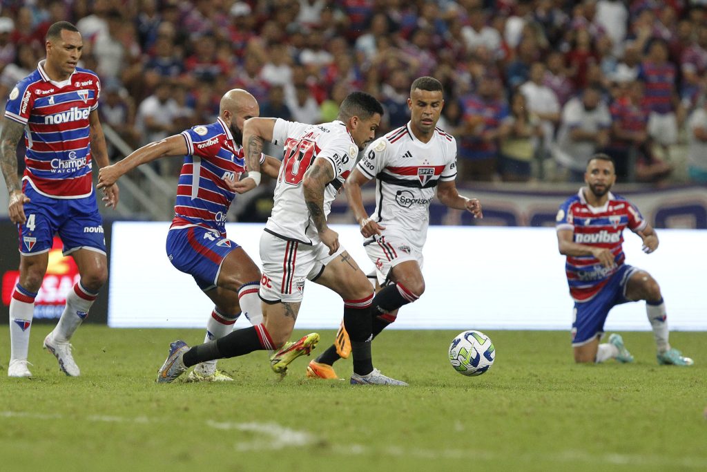 Escalações oficiais para São Paulo e Fortaleza