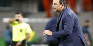 Rogério Ceni estreia com goleada pelo Bahia