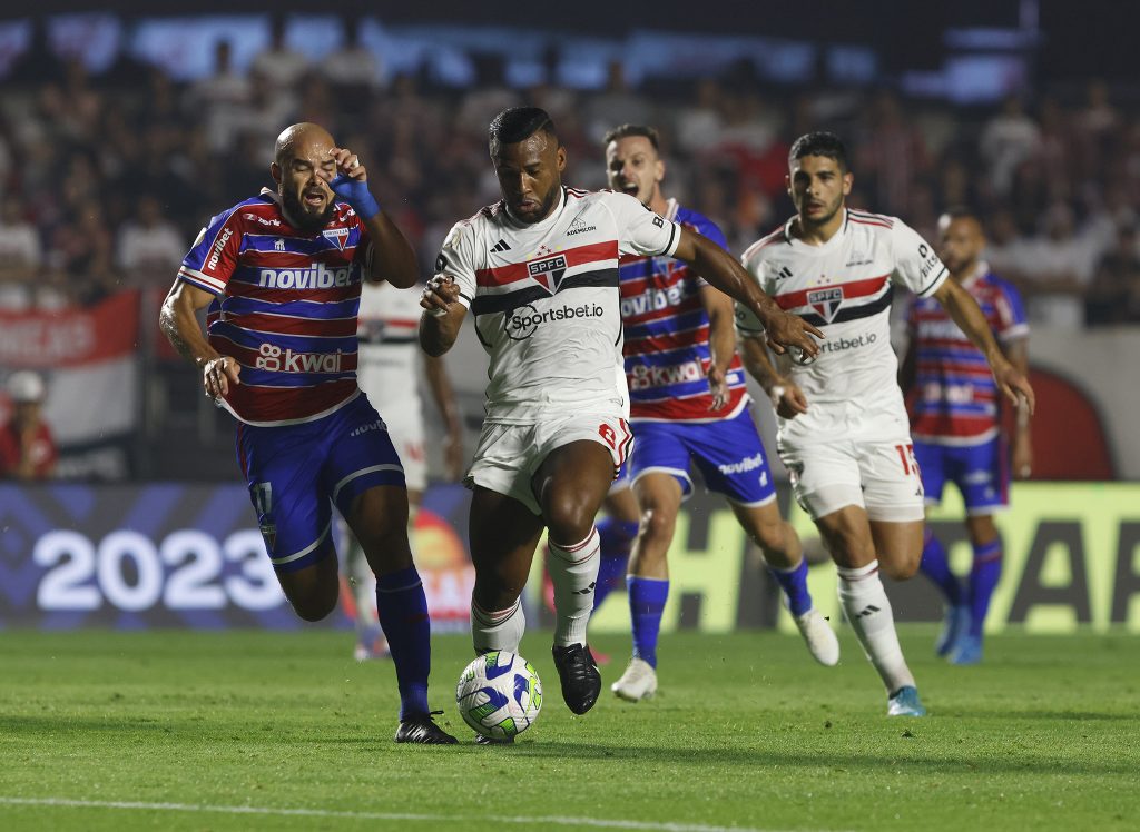 James marca, mas São Paulo sofre mais uma derrota no Brasileiro