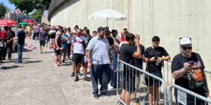 Torcedores fazem fila no Morumbi para troca de ingresso