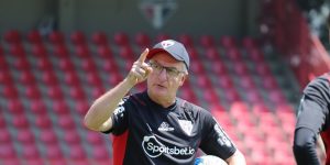 Estrelas fora da final? Dorival Júnior evita análise mais profunda sobre Pato e James, mantendo dúvida sobre a presença de ambos na decisão contra o Flamengo