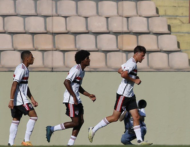 Sub-17 sofre derrota para Ferroviária e precisa reverter resultado