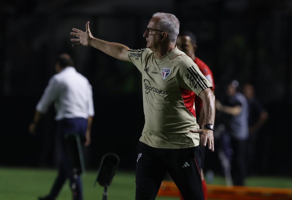 Dorival se incomoda com atuação: "precisaremos de muito mais"