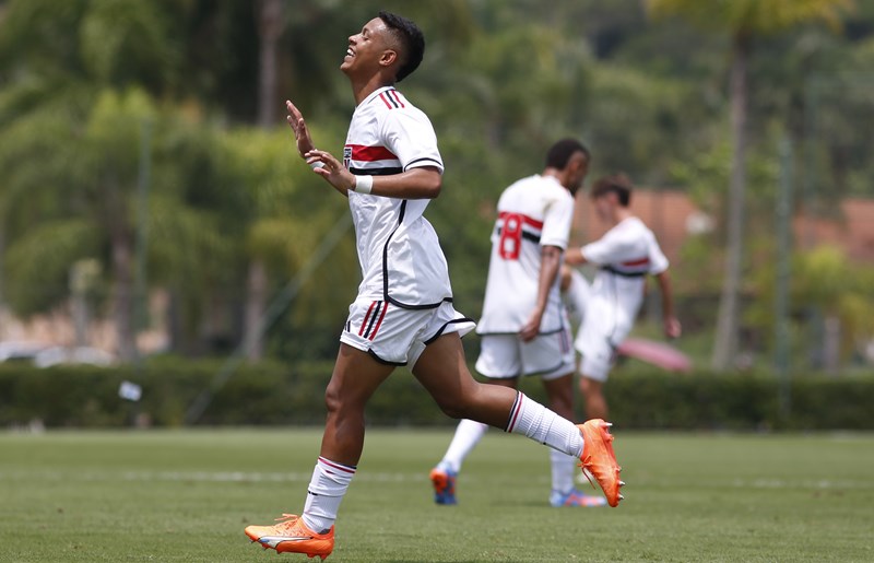 Tricolor reverte derrota e garante classificação para semifinais