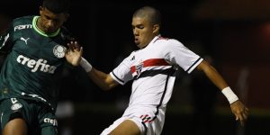 Dorival Júnior dá um 'chega pra lá' em entusiasmo com jovens da base