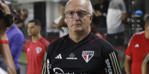 Dorival rasga elogios à elenco: 