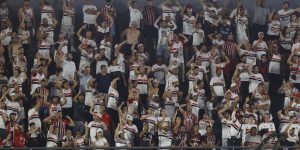 São Paulo DOBRA renda do rival na última partida