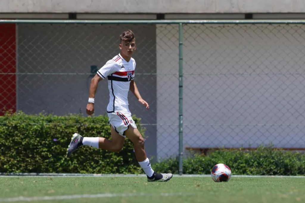 Goleador, joia do São Paulo bate marcas de Gabigol, Rodrygo e Endrick em torneio importante de base