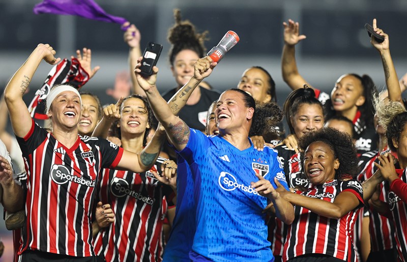 São Paulo bate o Santos nos pênaltis e está na final do Paulista