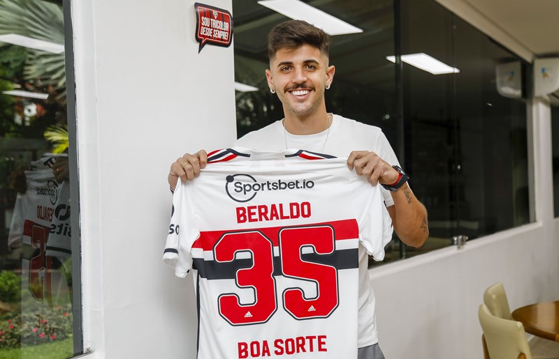 Paris Saint-Germain anuncia contratação de Beraldo