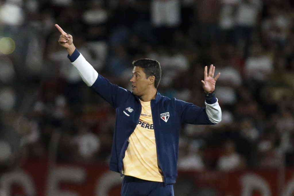 Carpini critica gol anulado e fala sobre ausências no São Paulo