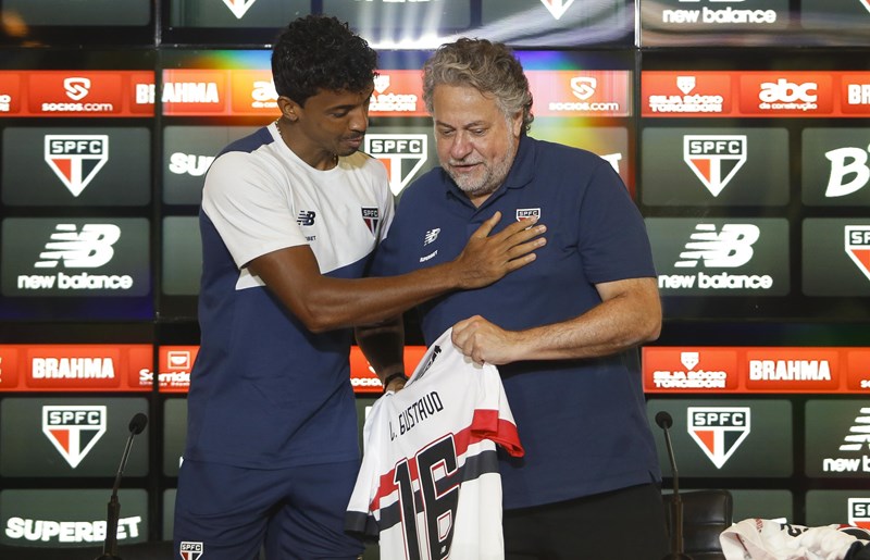 Luiz Gustavo admite influência de Rafinha durante apresentação oficial