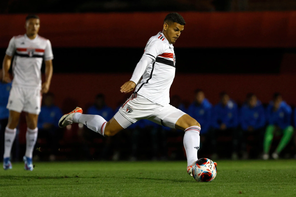 São Paulo vende promessa da base para time do Chipre